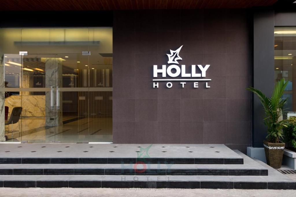Hotel Holly