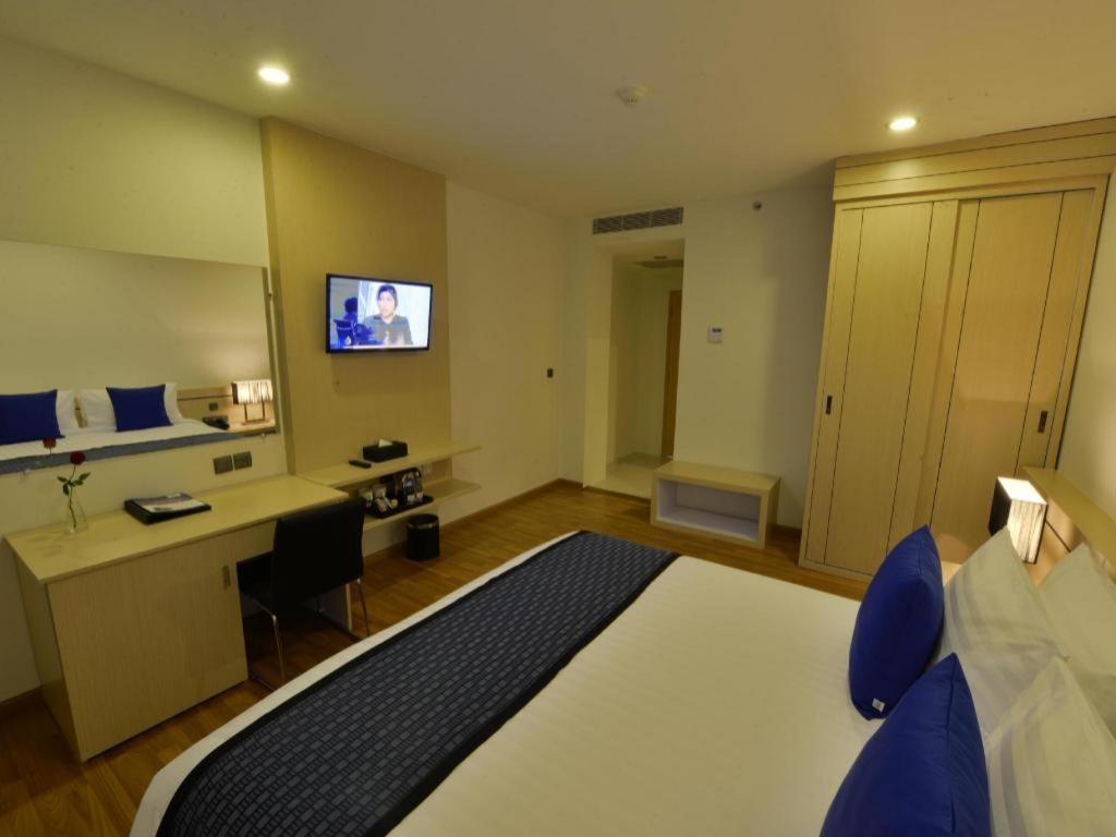 Hotel Holly